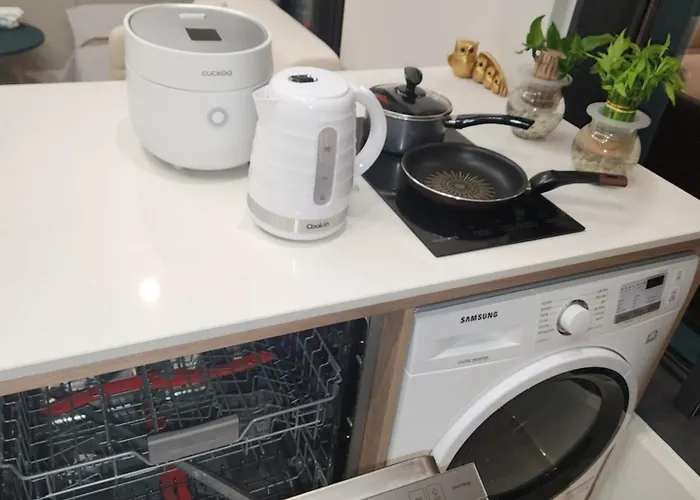 Warm House, New Building, Dongdaemun History & Culture Park Station Appartement *